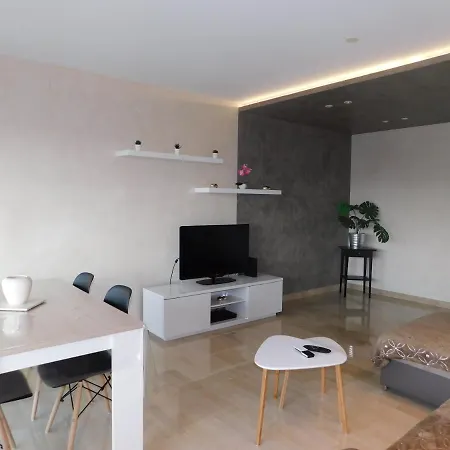 T2 Jardin Du Pont Du Lys Avec Piscine, Proche Plage Appartement